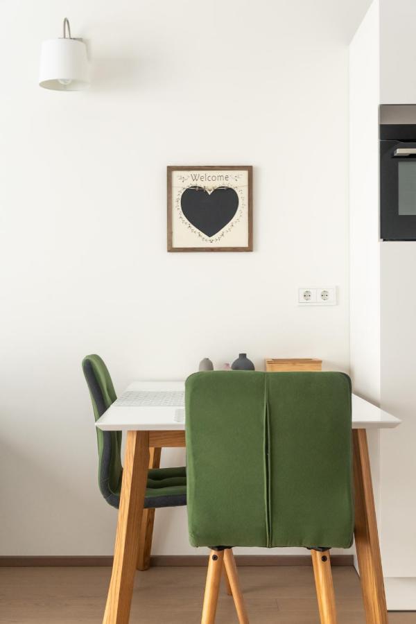 Quiet And Cozy Apartment Next To Mariahilfer Strasse And Naschmarkt With Ac, Minimum 30 Nights Viena Exterior foto