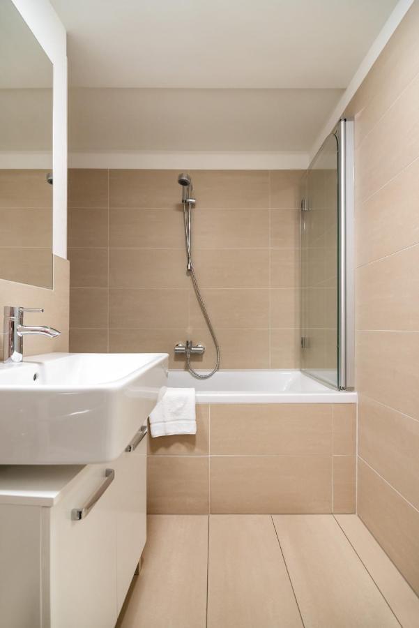 Quiet And Cozy Apartment Next To Mariahilfer Strasse And Naschmarkt With Ac, Minimum 30 Nights Viena Exterior foto