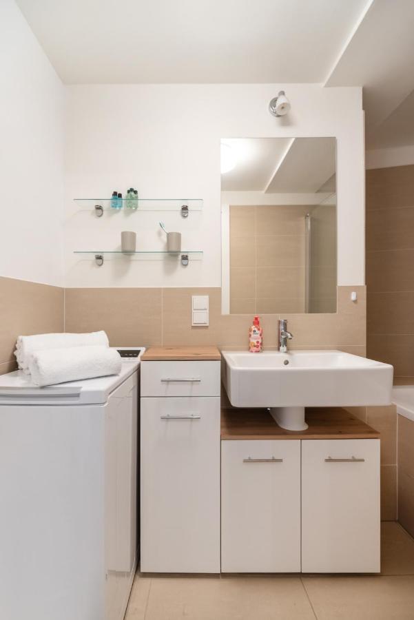 Quiet And Cozy Apartment Next To Mariahilfer Strasse And Naschmarkt With Ac, Minimum 30 Nights Viena Exterior foto