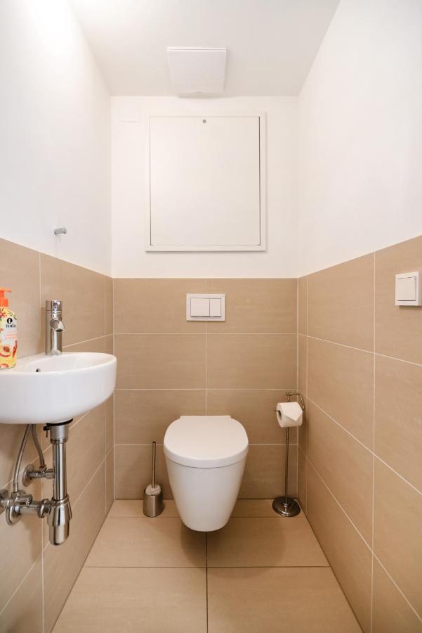 Quiet And Cozy Apartment Next To Mariahilfer Strasse And Naschmarkt With Ac, Minimum 30 Nights Viena Exterior foto